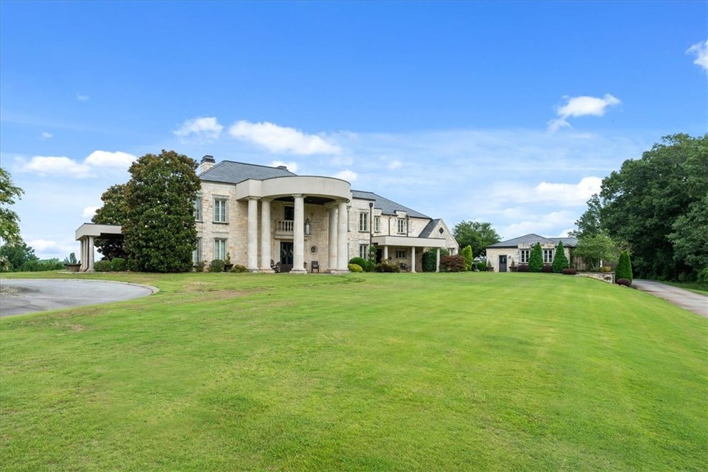 Six Mile, South Carolina, 29682, United States, 5 Bedrooms Bedrooms, ,5.5 BathroomsBathrooms,Residential,Forsale,1941495