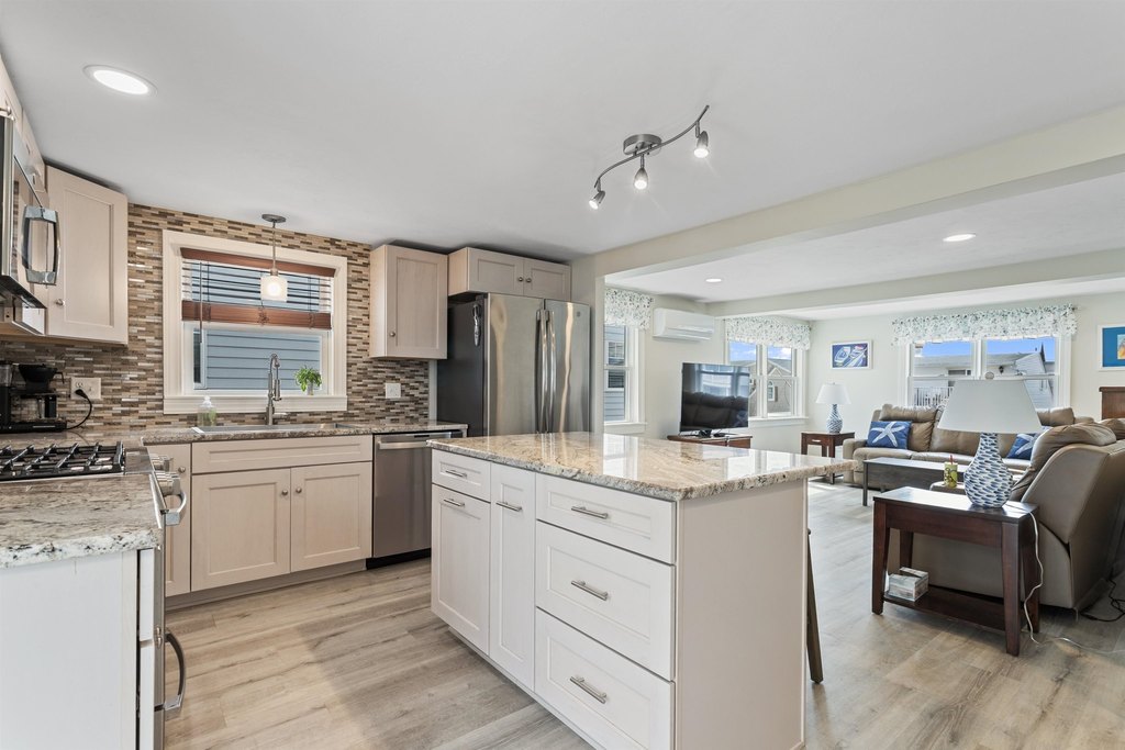 Hampton, New Hampshire, 03842, United States, 3 Bedrooms Bedrooms, ,2 BathroomsBathrooms,Residential,Forsale,1952898