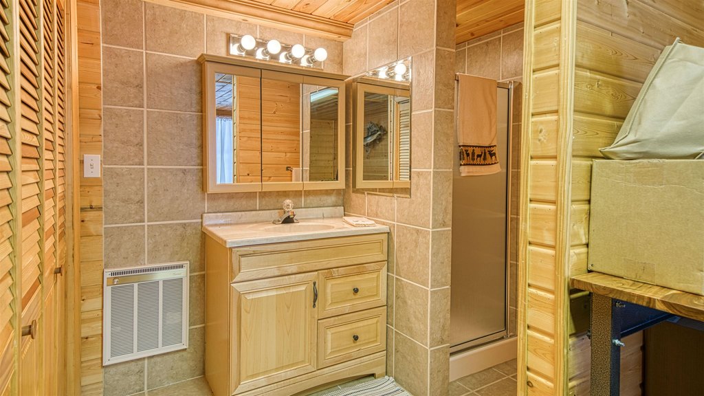 Moorcroft, Wyoming, 82721, United States, 2 Bedrooms Bedrooms, ,2 BathroomsBathrooms,Residential,Forsale,1946267