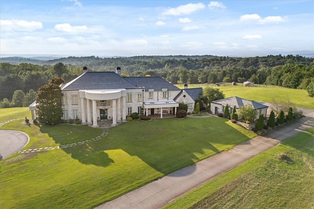 Six Mile, South Carolina, 29682, United States, 5 Bedrooms Bedrooms, ,5.5 BathroomsBathrooms,Residential,Forsale,1941495