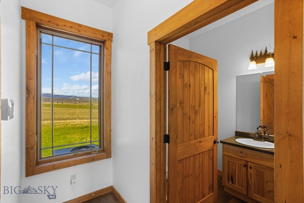 Livingston, Montana, 59047, United States, 3 Bedrooms Bedrooms, ,1.5 BathroomsBathrooms,Residential,Forsale,1986979