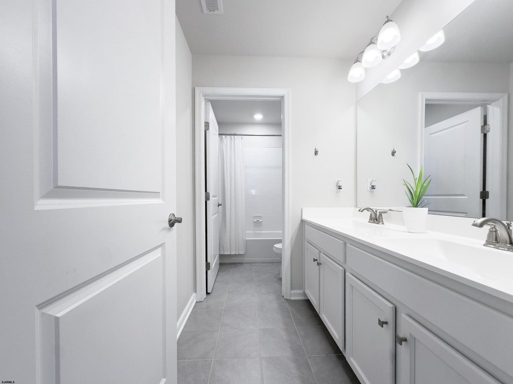 Egg Harbor Township, New Jersey, 08234, United States, 4 Bedrooms Bedrooms, ,3 BathroomsBathrooms,Residential,Forsale,1946137