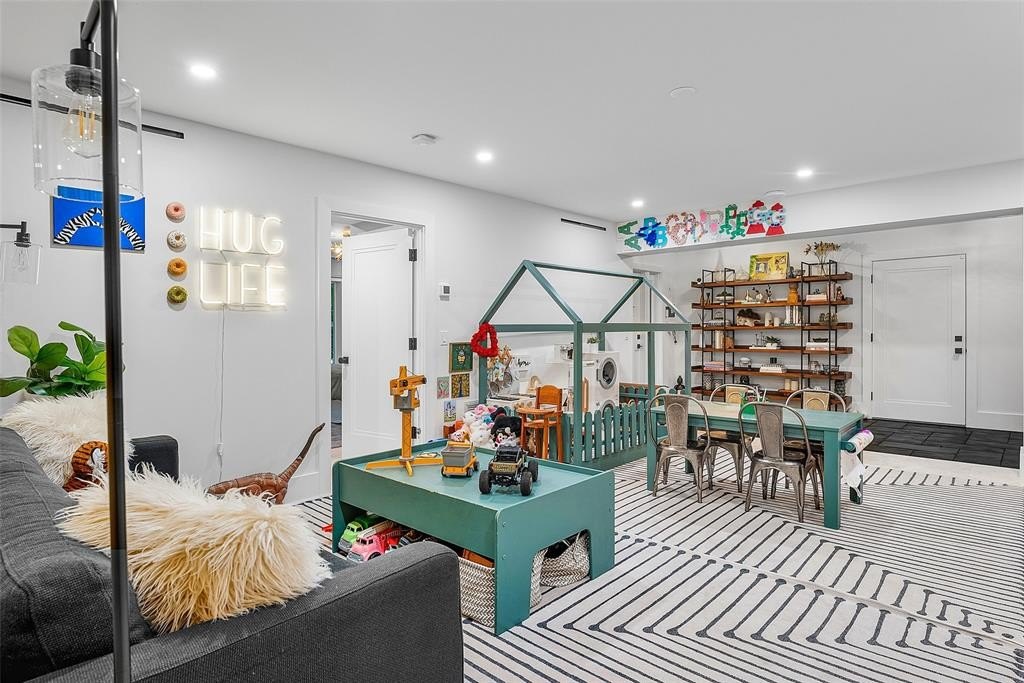 Fort Lauderdale, Florida, 33304, United States, 6 Bedrooms Bedrooms, ,5.5 BathroomsBathrooms,Residential,Forsale,1964526