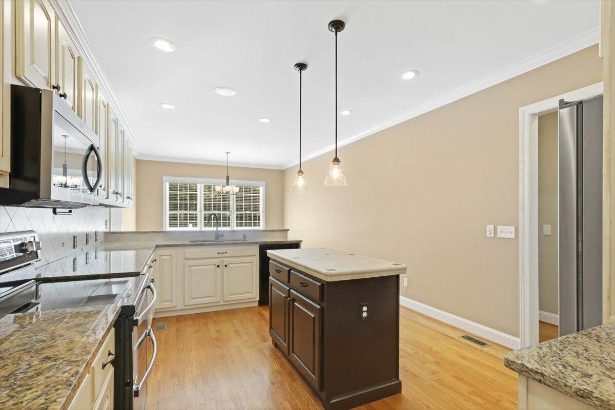 Hixson, Tennessee, 37343, United States, 4 Bedrooms Bedrooms, ,3.5 BathroomsBathrooms,Residential,Forsale,1963574