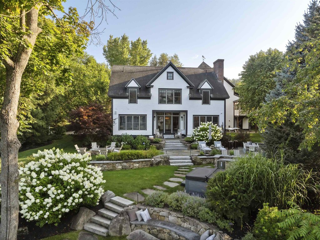 Center Harbor, New Hampshire, 03226, United States, 7 Bedrooms Bedrooms, ,5.5 BathroomsBathrooms,Residential,Forsale,1952894