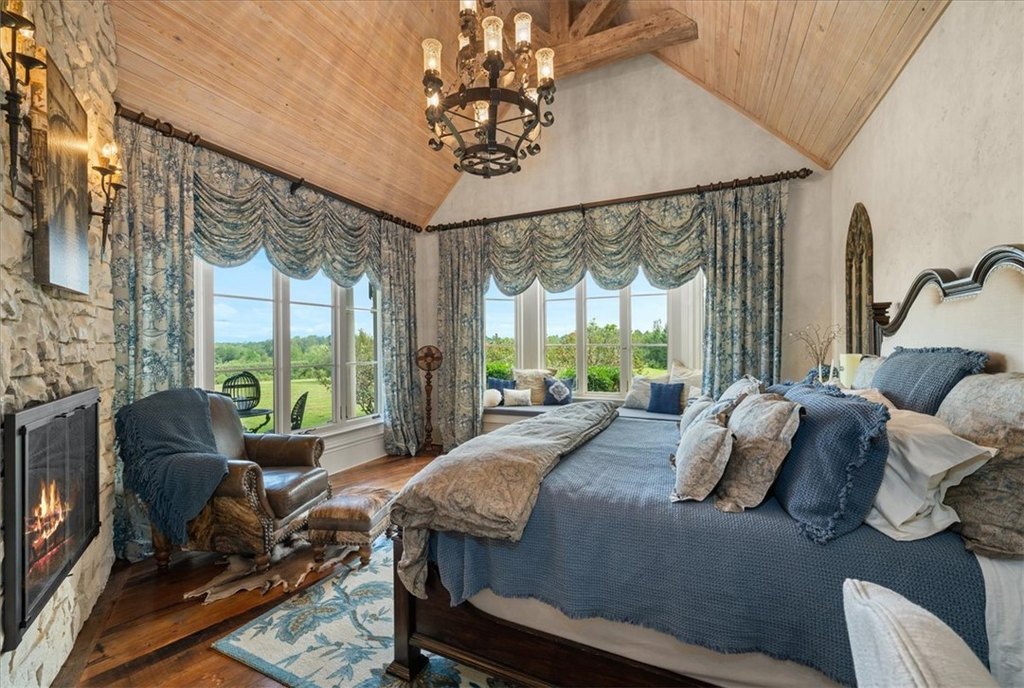Six Mile, South Carolina, 29682, United States, 5 Bedrooms Bedrooms, ,5.5 BathroomsBathrooms,Residential,Forsale,1941495