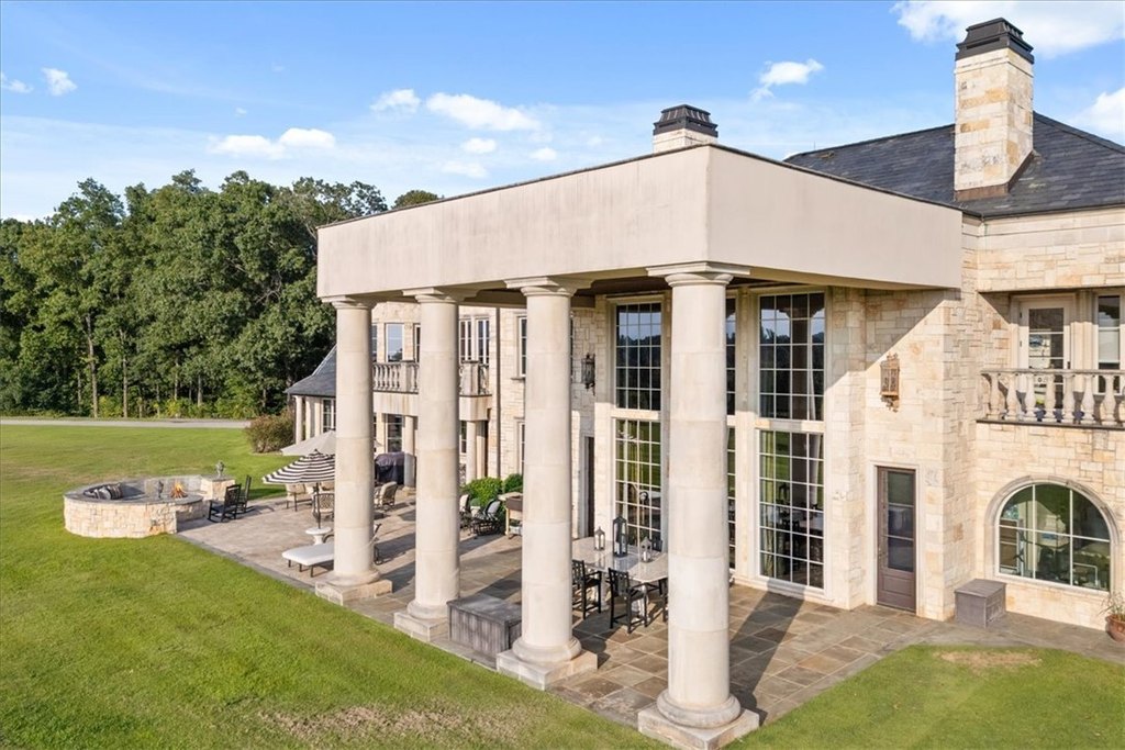 Six Mile, South Carolina, 29682, United States, 5 Bedrooms Bedrooms, ,5.5 BathroomsBathrooms,Residential,Forsale,1941495