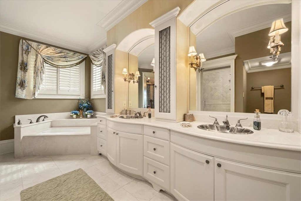 Six Mile, South Carolina, 29682, United States, 5 Bedrooms Bedrooms, ,5.5 BathroomsBathrooms,Residential,Forsale,1941495