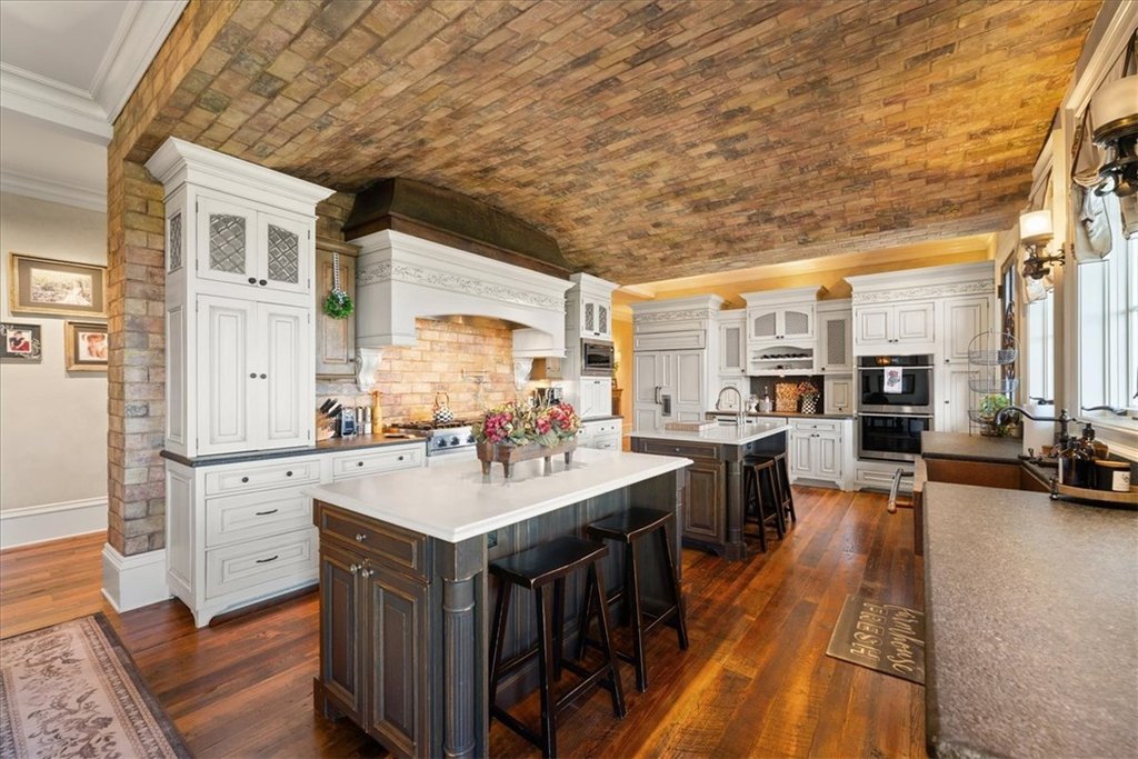 Six Mile, South Carolina, 29682, United States, 5 Bedrooms Bedrooms, ,5.5 BathroomsBathrooms,Residential,Forsale,1941495