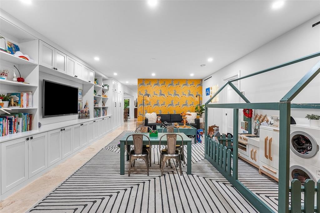 Fort Lauderdale, Florida, 33304, United States, 6 Bedrooms Bedrooms, ,5.5 BathroomsBathrooms,Residential,Forsale,1964526