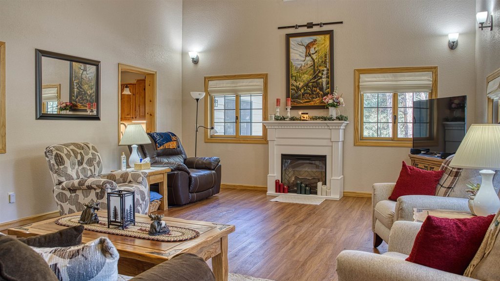 Moorcroft, Wyoming, 82721, United States, 2 Bedrooms Bedrooms, ,2 BathroomsBathrooms,Residential,Forsale,1946267