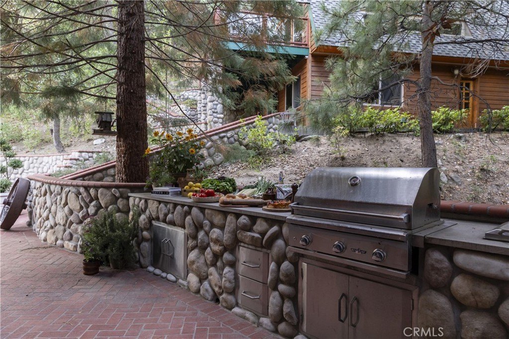 Lake Arrowhead, California, 92352, United States, 4 Bedrooms Bedrooms, ,3 BathroomsBathrooms,Residential,Forsale,1953292