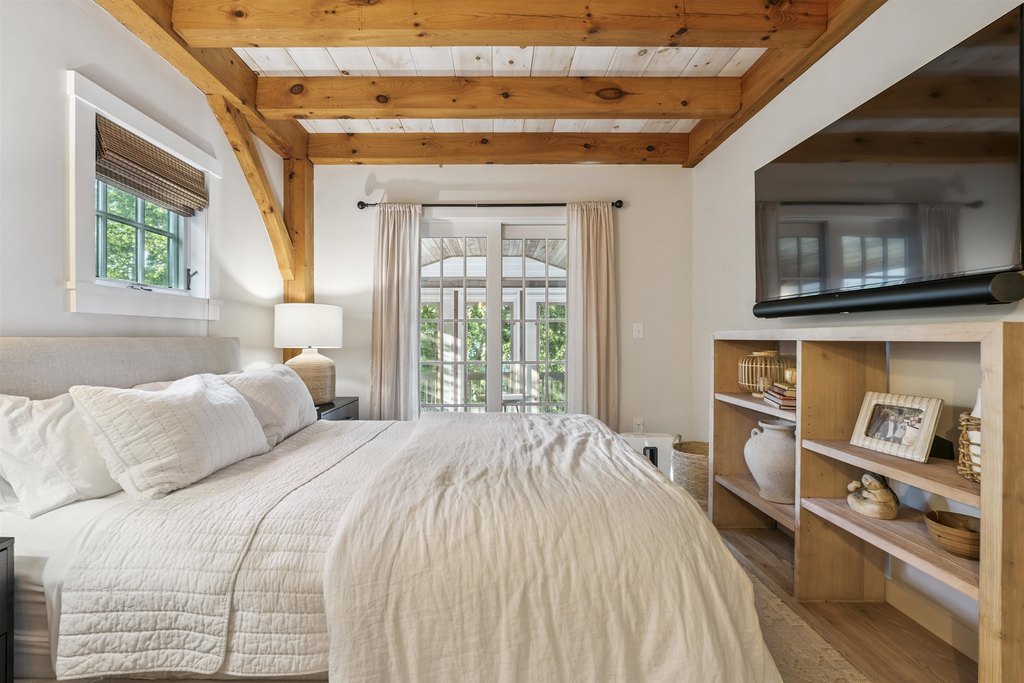 Center Harbor, New Hampshire, 03226, United States, 7 Bedrooms Bedrooms, ,5.5 BathroomsBathrooms,Residential,Forsale,1952894