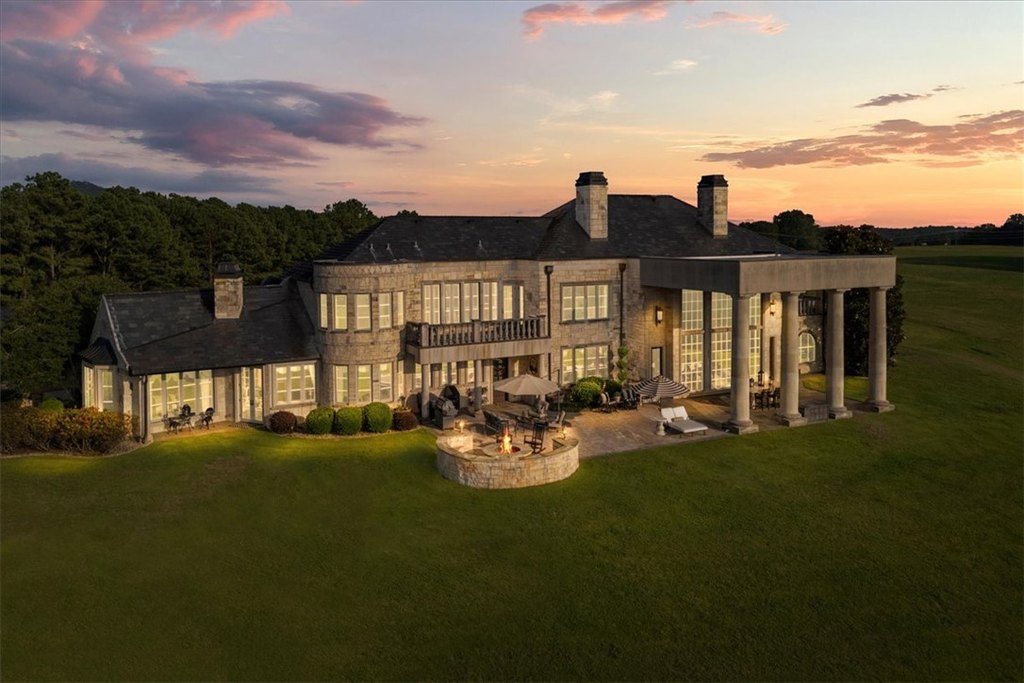 Six Mile, South Carolina, 29682, United States, 5 Bedrooms Bedrooms, ,5.5 BathroomsBathrooms,Residential,Forsale,1941495