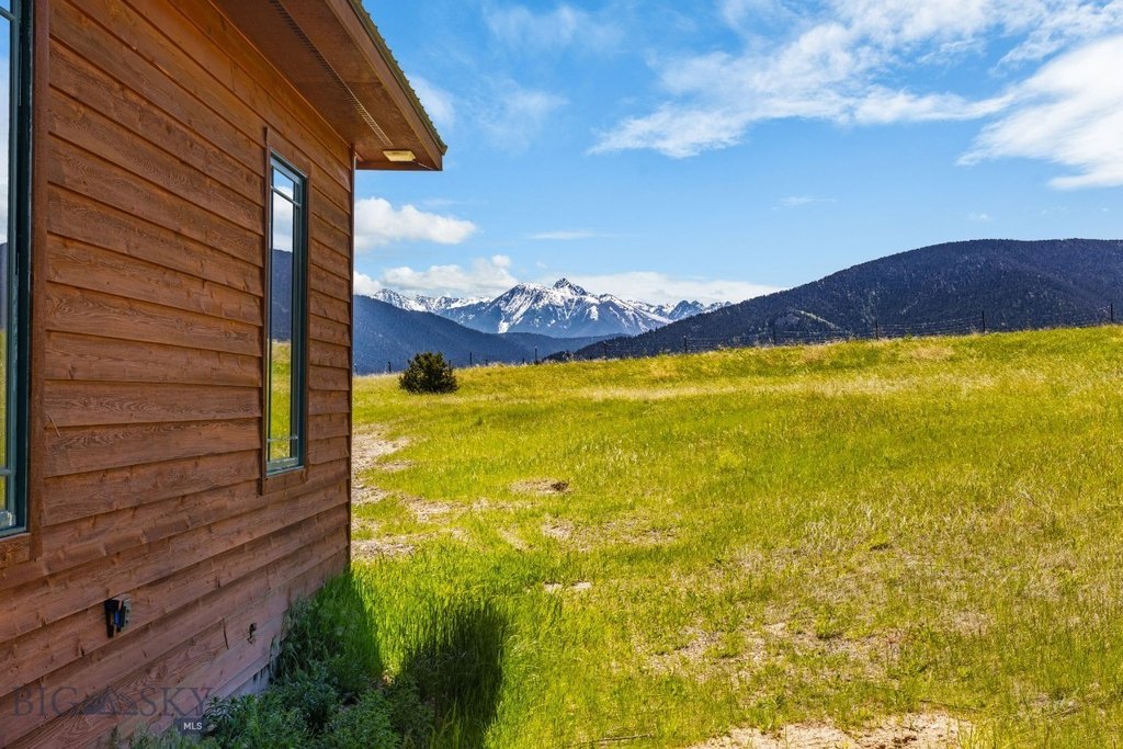 Livingston, Montana, 59047, United States, 3 Bedrooms Bedrooms, ,1.5 BathroomsBathrooms,Residential,Forsale,1986979