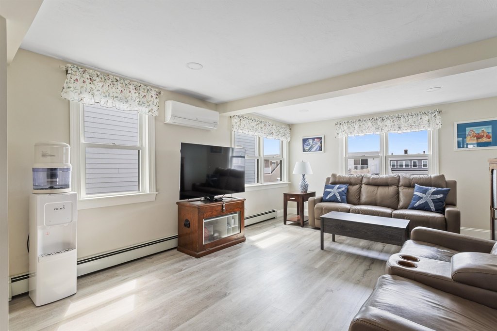 Hampton, New Hampshire, 03842, United States, 3 Bedrooms Bedrooms, ,2 BathroomsBathrooms,Residential,Forsale,1952898