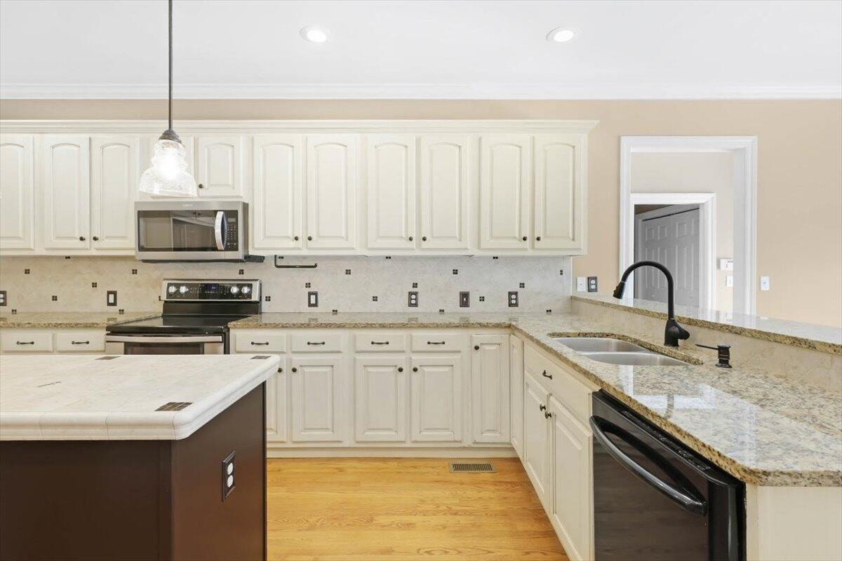 Hixson, Tennessee, 37343, United States, 4 Bedrooms Bedrooms, ,3.5 BathroomsBathrooms,Residential,Forsale,1963574