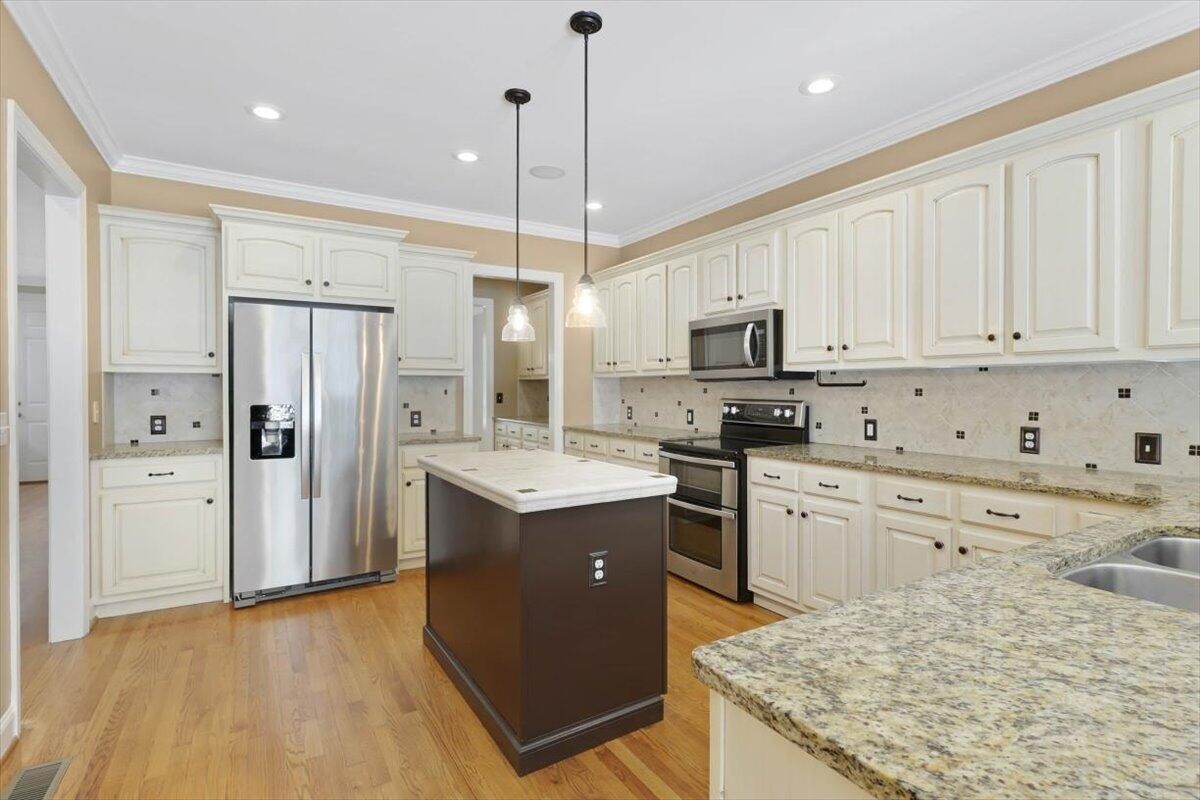 Hixson, Tennessee, 37343, United States, 4 Bedrooms Bedrooms, ,3.5 BathroomsBathrooms,Residential,Forsale,1963574