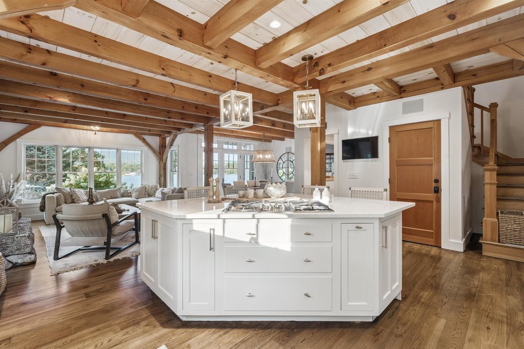 Center Harbor, New Hampshire, 03226, United States, 7 Bedrooms Bedrooms, ,5.5 BathroomsBathrooms,Residential,Forsale,1952894