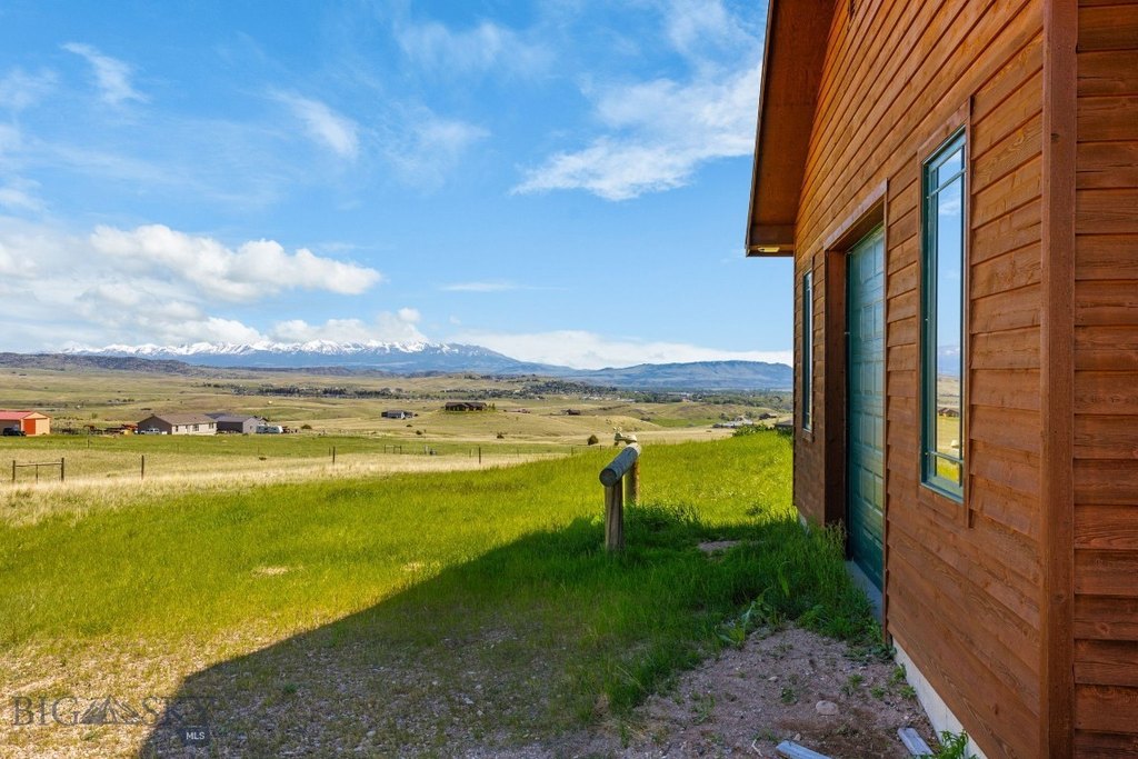 Livingston, Montana, 59047, United States, 3 Bedrooms Bedrooms, ,1.5 BathroomsBathrooms,Residential,Forsale,1986979