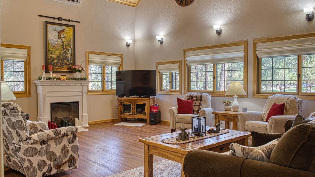 Moorcroft, Wyoming, 82721, United States, 2 Bedrooms Bedrooms, ,2 BathroomsBathrooms,Residential,Forsale,1946267