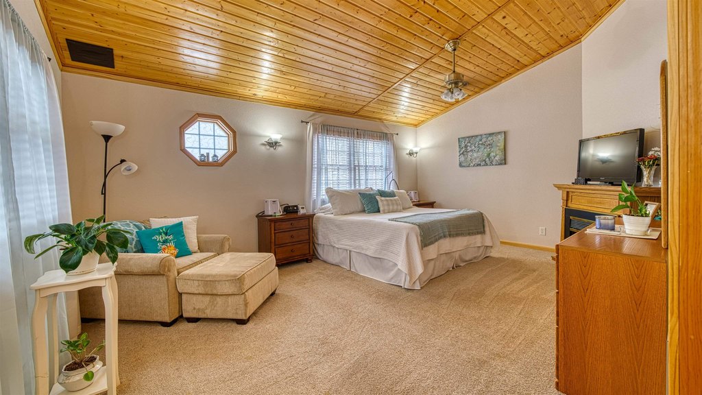 Moorcroft, Wyoming, 82721, United States, 2 Bedrooms Bedrooms, ,2 BathroomsBathrooms,Residential,Forsale,1946267