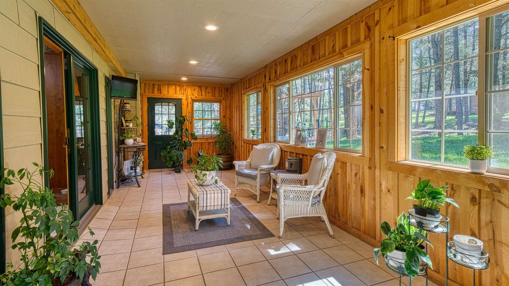 Moorcroft, Wyoming, 82721, United States, 2 Bedrooms Bedrooms, ,2 BathroomsBathrooms,Residential,Forsale,1946267