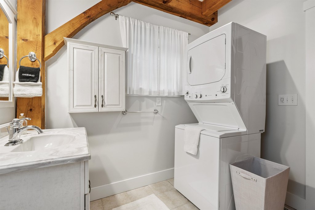 Center Harbor, New Hampshire, 03226, United States, 7 Bedrooms Bedrooms, ,5.5 BathroomsBathrooms,Residential,Forsale,1952894