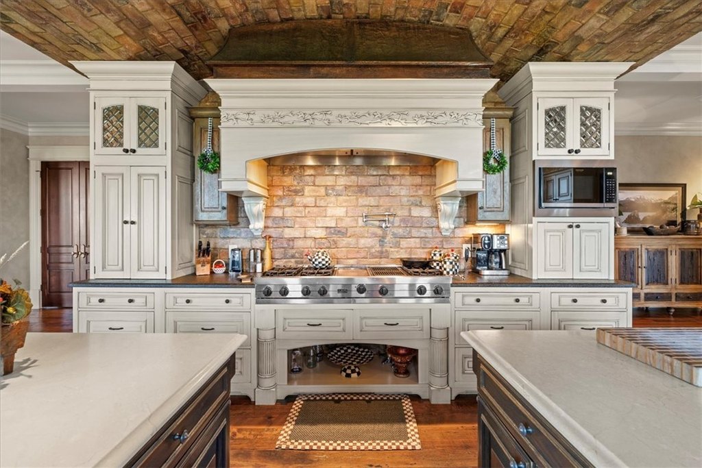 Six Mile, South Carolina, 29682, United States, 5 Bedrooms Bedrooms, ,5.5 BathroomsBathrooms,Residential,Forsale,1941495