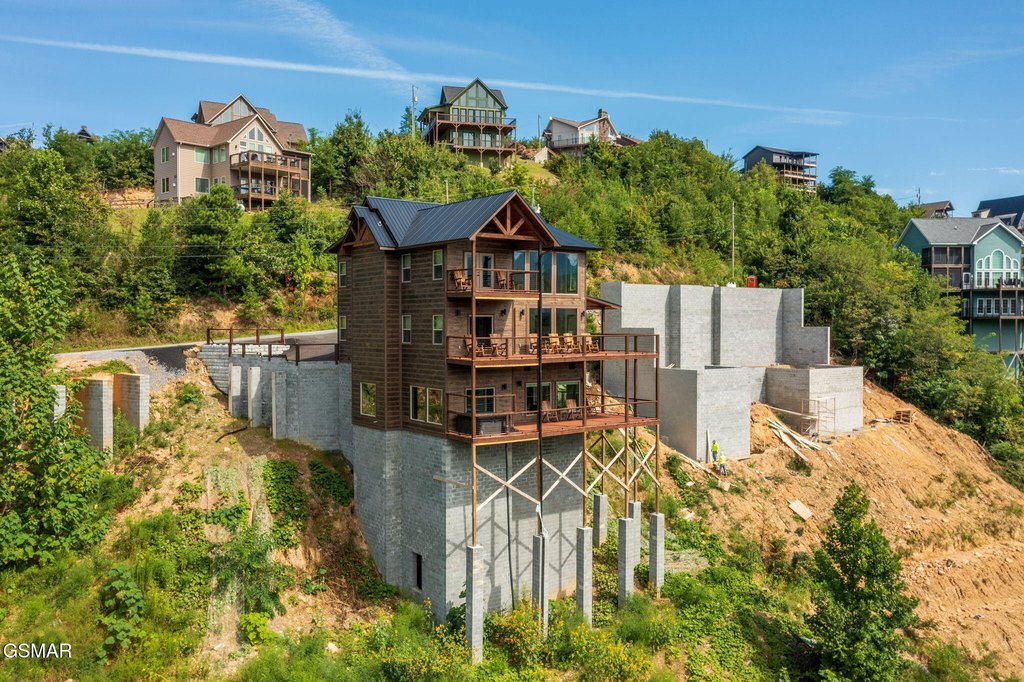 Gatlinburg, Tennessee, 37738, United States, 5 Bedrooms Bedrooms, ,6 BathroomsBathrooms,Residential,Forsale,1942440