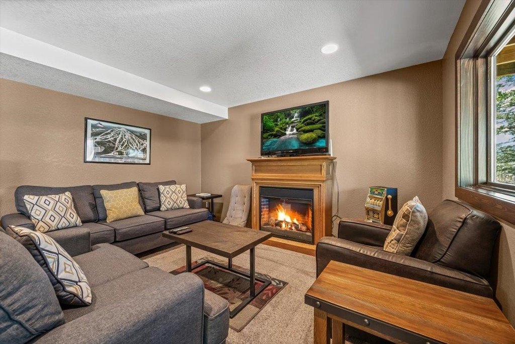 Lead, South Dakota, 57754, United States, 3 Bedrooms Bedrooms, ,2 BathroomsBathrooms,Residential,Forsale,1946257