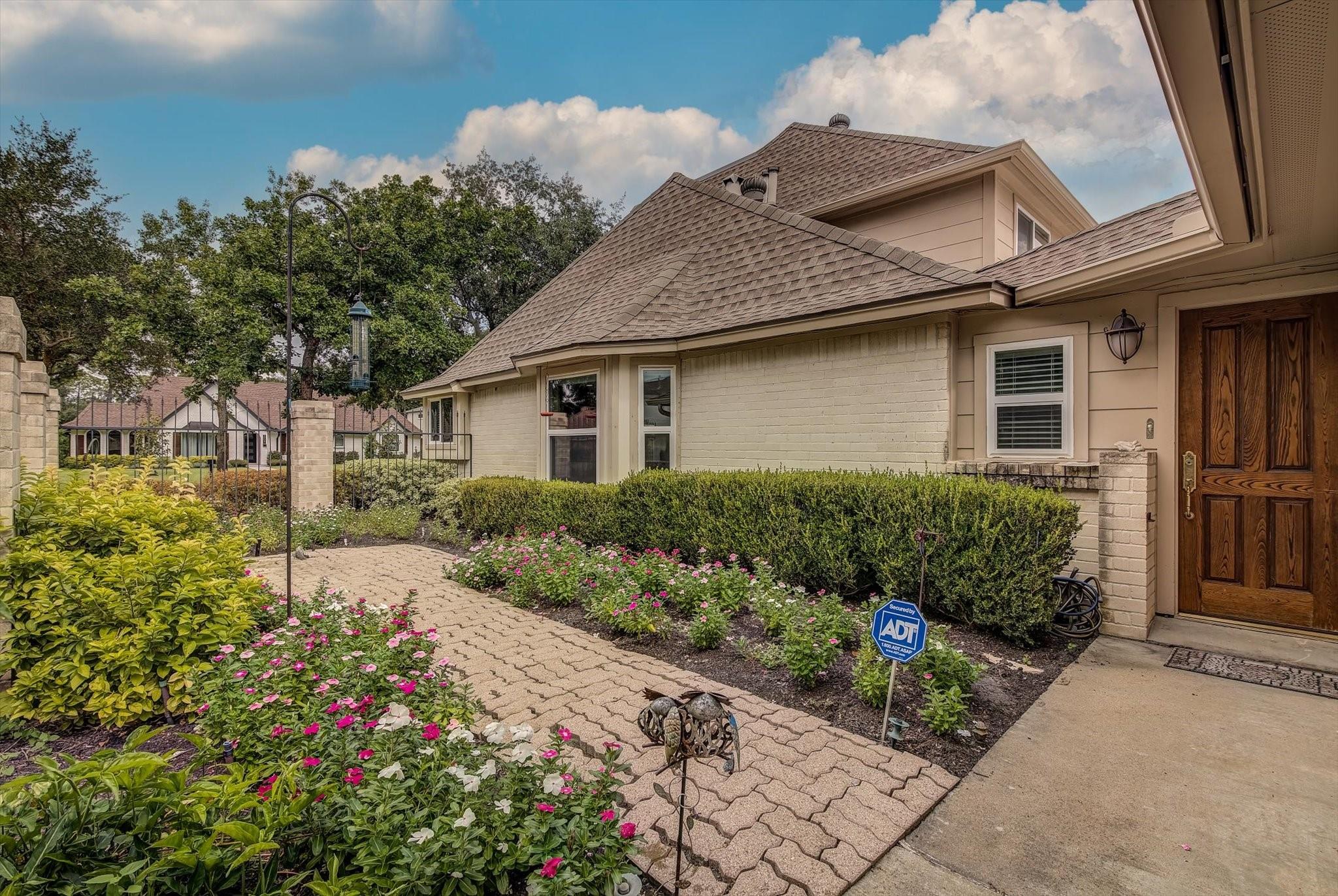 Houston, Texas, 77043, United States, 5 Bedrooms Bedrooms, ,3 BathroomsBathrooms,Residential,Forsale,1936502