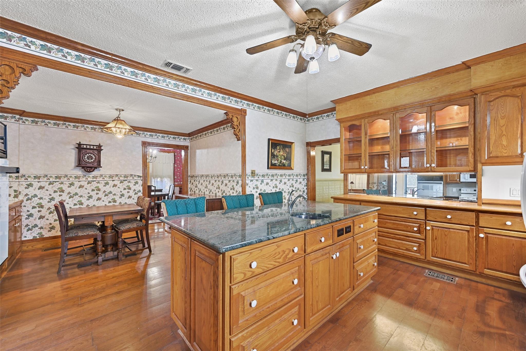 Galveston, Texas, 77550, United States, 4 Bedrooms Bedrooms, ,2 BathroomsBathrooms,Residential,Forsale,1936495