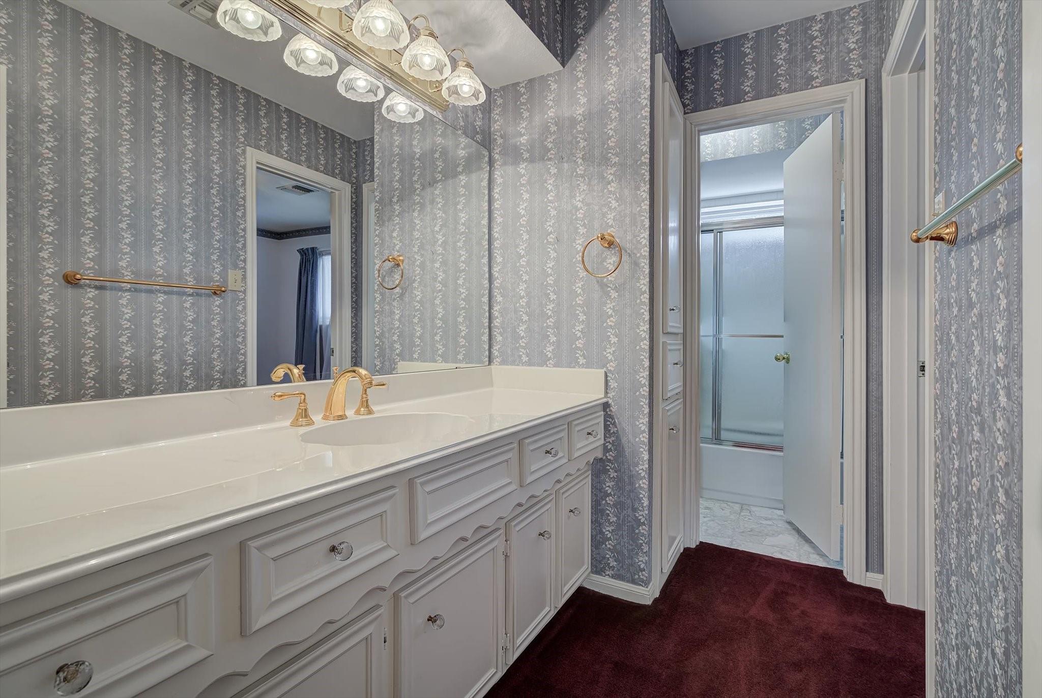 Houston, Texas, 77043, United States, 5 Bedrooms Bedrooms, ,3 BathroomsBathrooms,Residential,Forsale,1936502