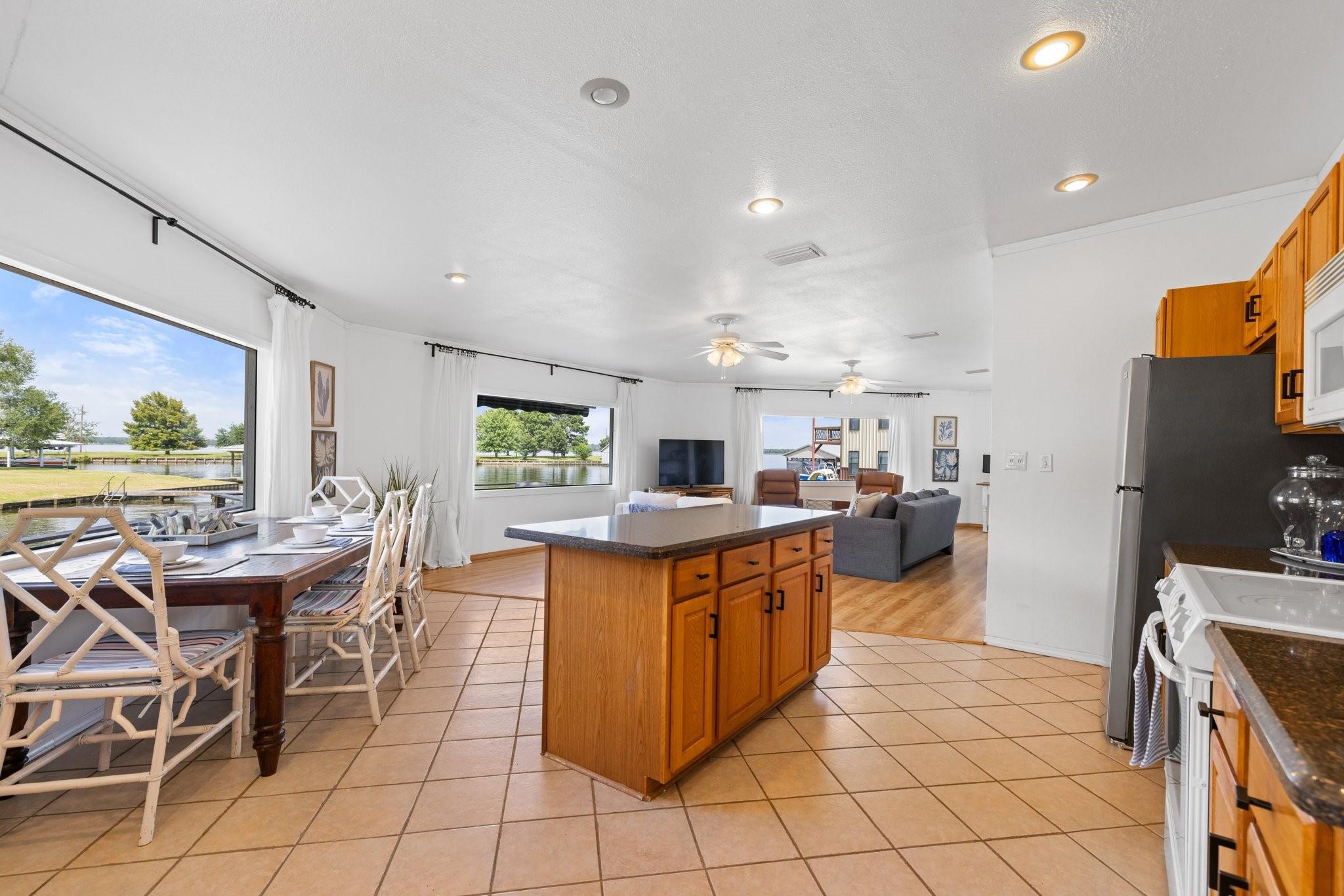 Thornton, Texas, 76687, United States, 5 Bedrooms Bedrooms, ,4 BathroomsBathrooms,Residential,Forsale,1936509