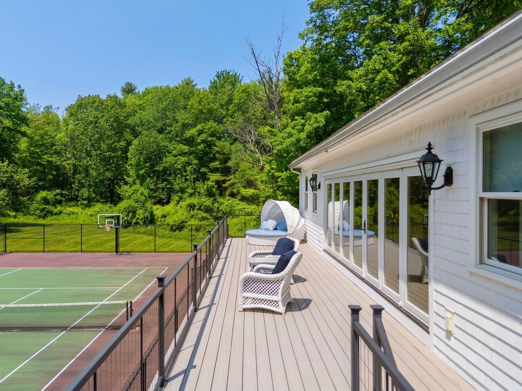 Wolfeboro, New Hampshire, 03894, United States, 4 Bedrooms Bedrooms, ,4.5 BathroomsBathrooms,Residential,Forsale,1952901