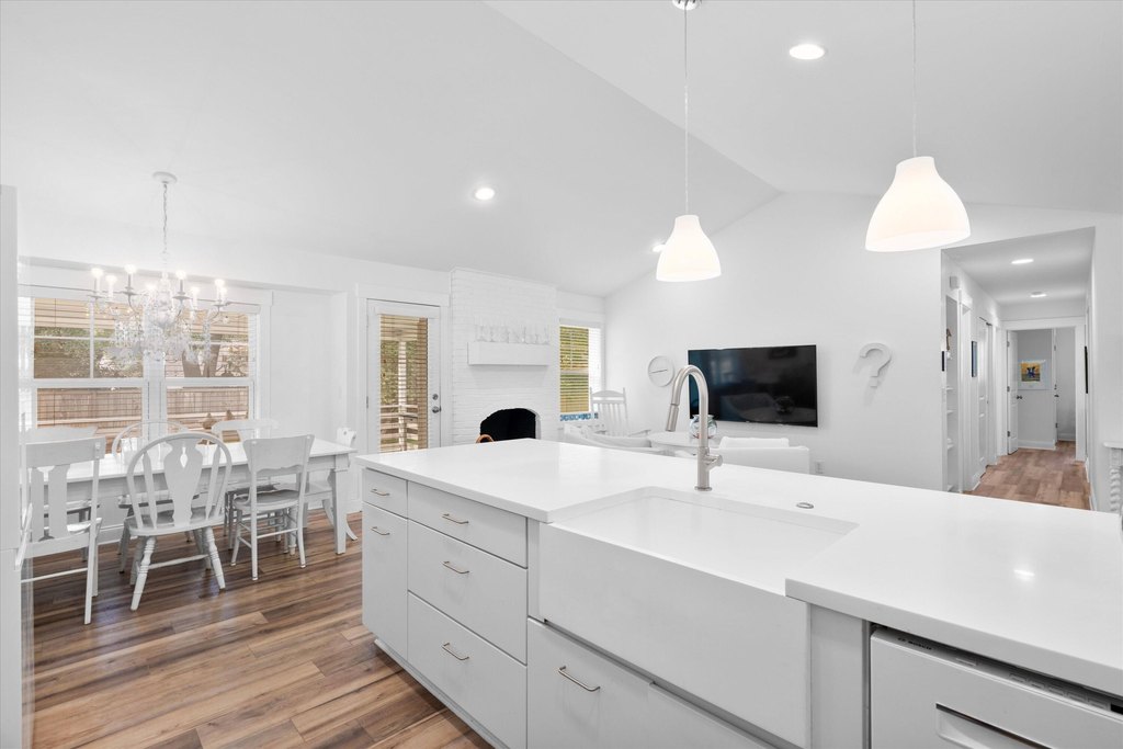 Mount Pleasant, South Carolina, 29464, United States, 3 Bedrooms Bedrooms, ,2 BathroomsBathrooms,Residential,Forsale,1953165