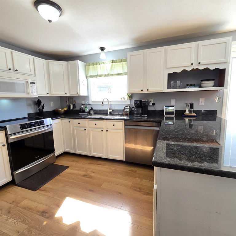 Alton, New Hampshire, 03809, United States, 3 Bedrooms Bedrooms, ,2 BathroomsBathrooms,Residential,Forsale,1952890