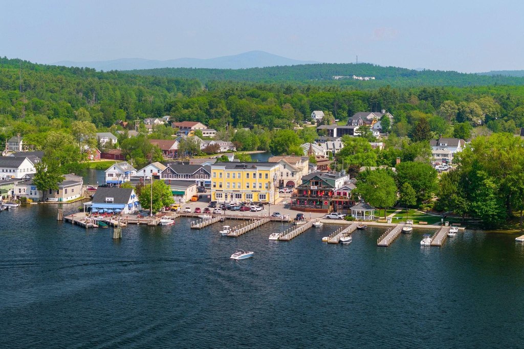 Wolfeboro, New Hampshire, 03894, United States, 4 Bedrooms Bedrooms, ,4.5 BathroomsBathrooms,Residential,Forsale,1952901