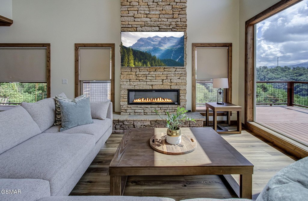 Gatlinburg, Tennessee, 37738, United States, 5 Bedrooms Bedrooms, ,6 BathroomsBathrooms,Residential,Forsale,1942440