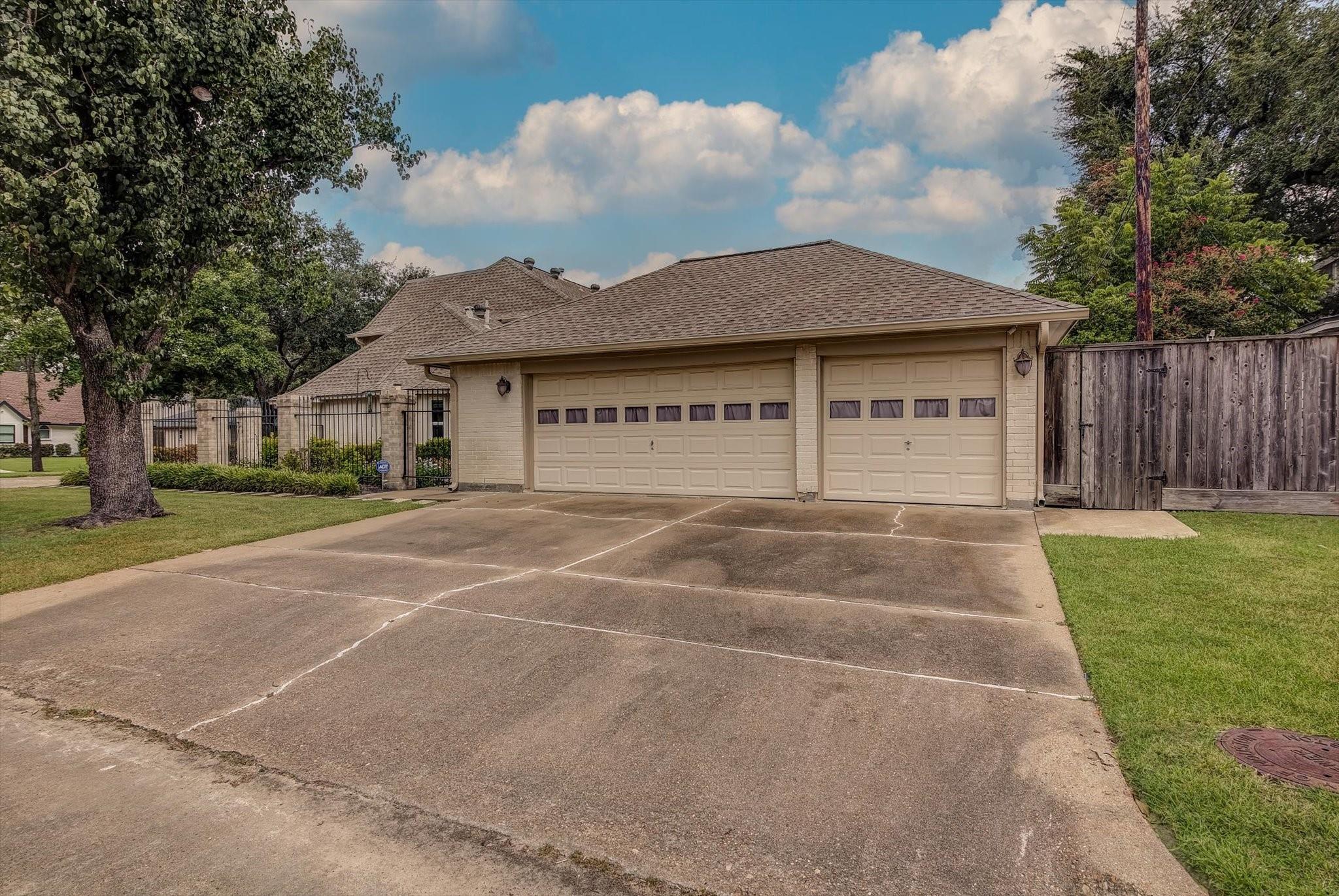 Houston, Texas, 77043, United States, 5 Bedrooms Bedrooms, ,3 BathroomsBathrooms,Residential,Forsale,1936502