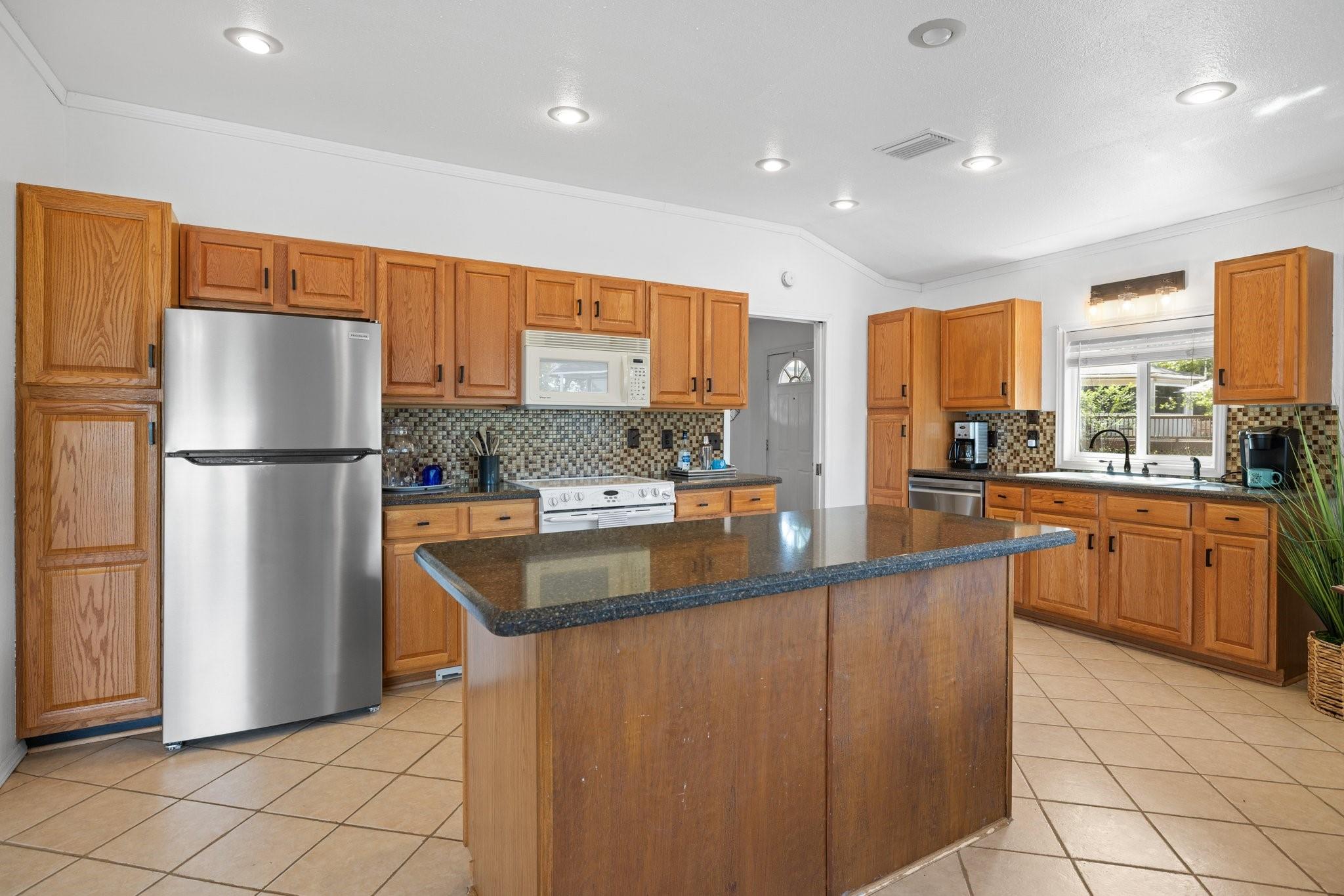 Thornton, Texas, 76687, United States, 5 Bedrooms Bedrooms, ,4 BathroomsBathrooms,Residential,Forsale,1936509