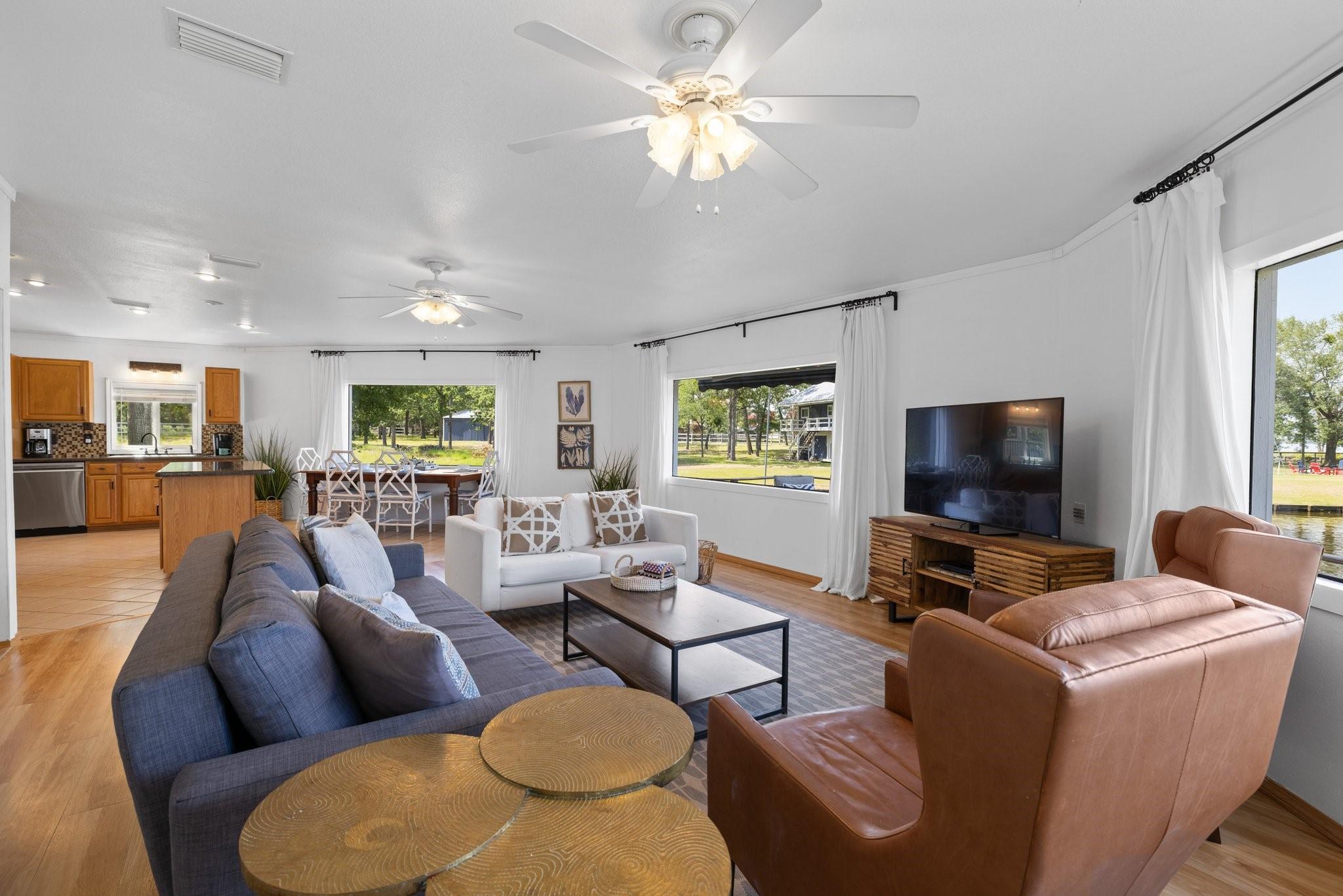 Thornton, Texas, 76687, United States, 5 Bedrooms Bedrooms, ,4 BathroomsBathrooms,Residential,Forsale,1936509