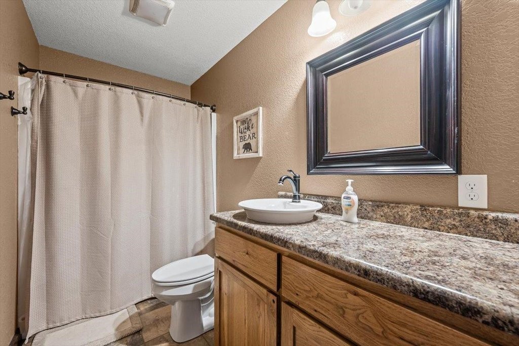 Lead, South Dakota, 57754, United States, 3 Bedrooms Bedrooms, ,2 BathroomsBathrooms,Residential,Forsale,1946257