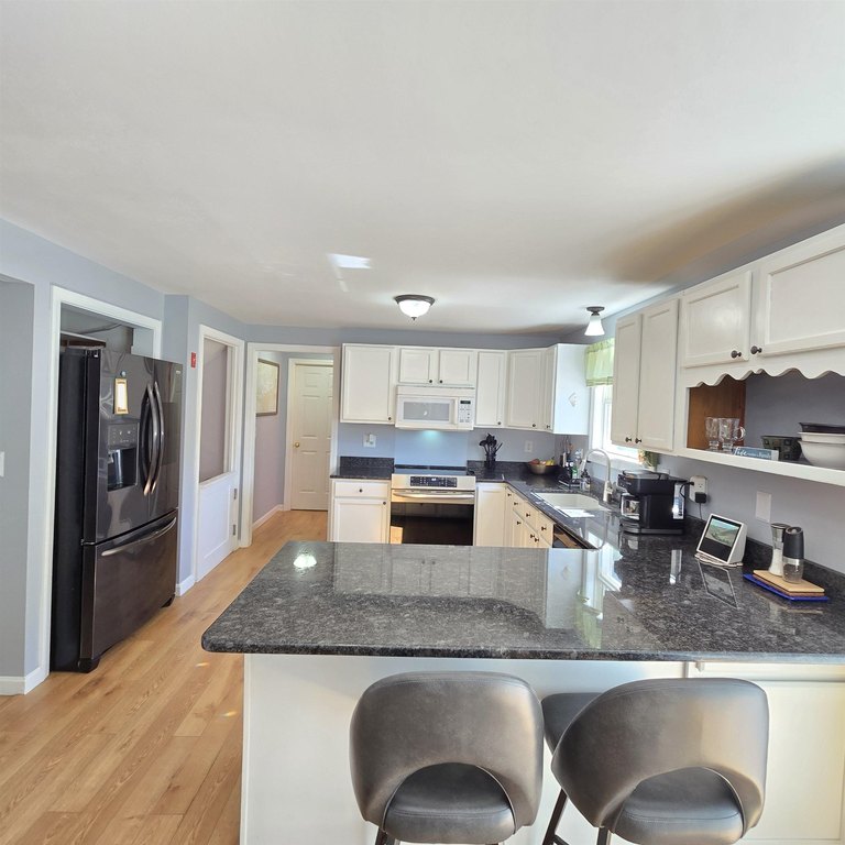Alton, New Hampshire, 03809, United States, 3 Bedrooms Bedrooms, ,2 BathroomsBathrooms,Residential,Forsale,1952890