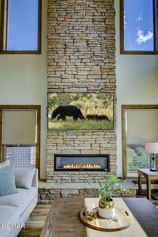 Gatlinburg, Tennessee, 37738, United States, 5 Bedrooms Bedrooms, ,6 BathroomsBathrooms,Residential,Forsale,1942440