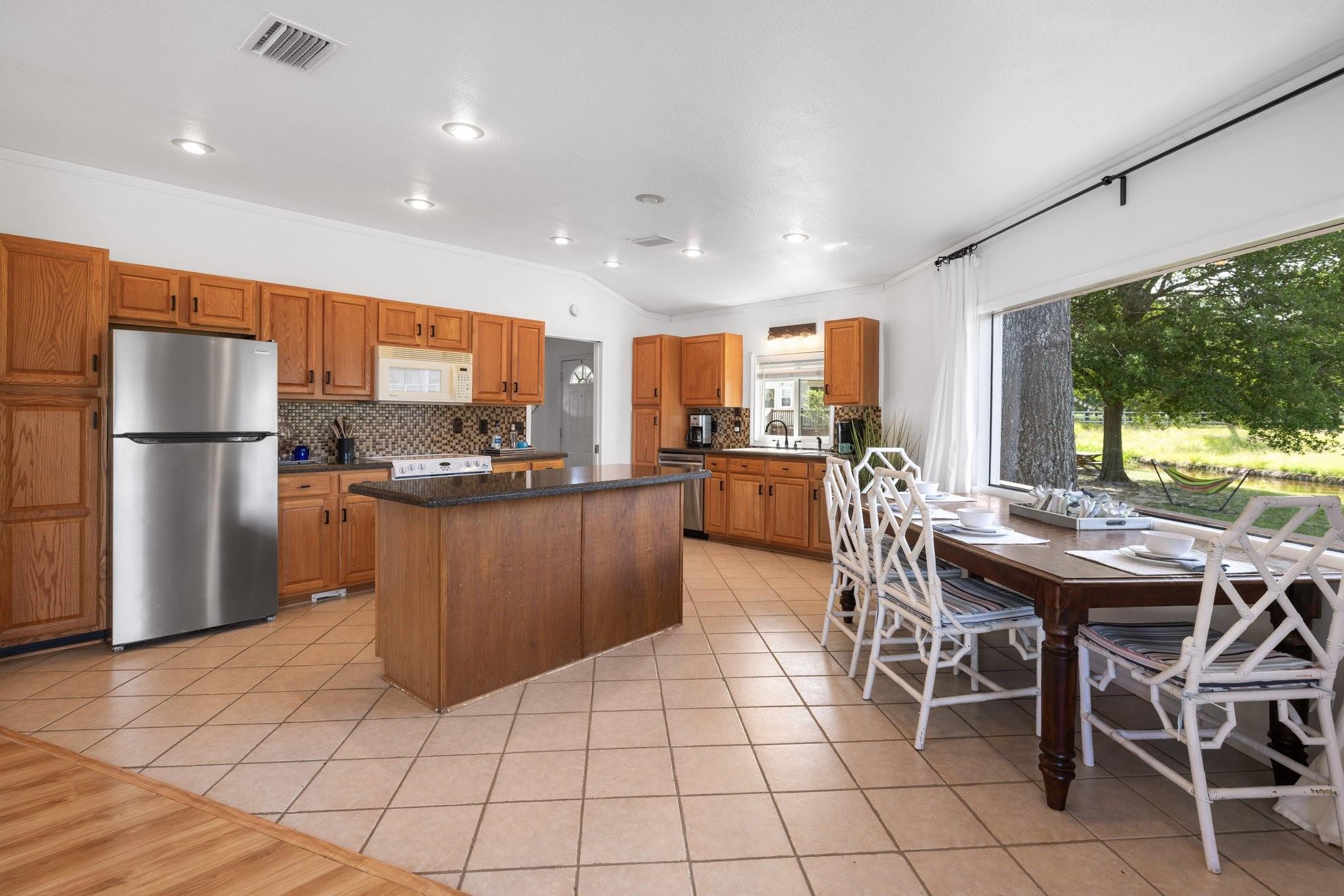 Thornton, Texas, 76687, United States, 5 Bedrooms Bedrooms, ,4 BathroomsBathrooms,Residential,Forsale,1936509