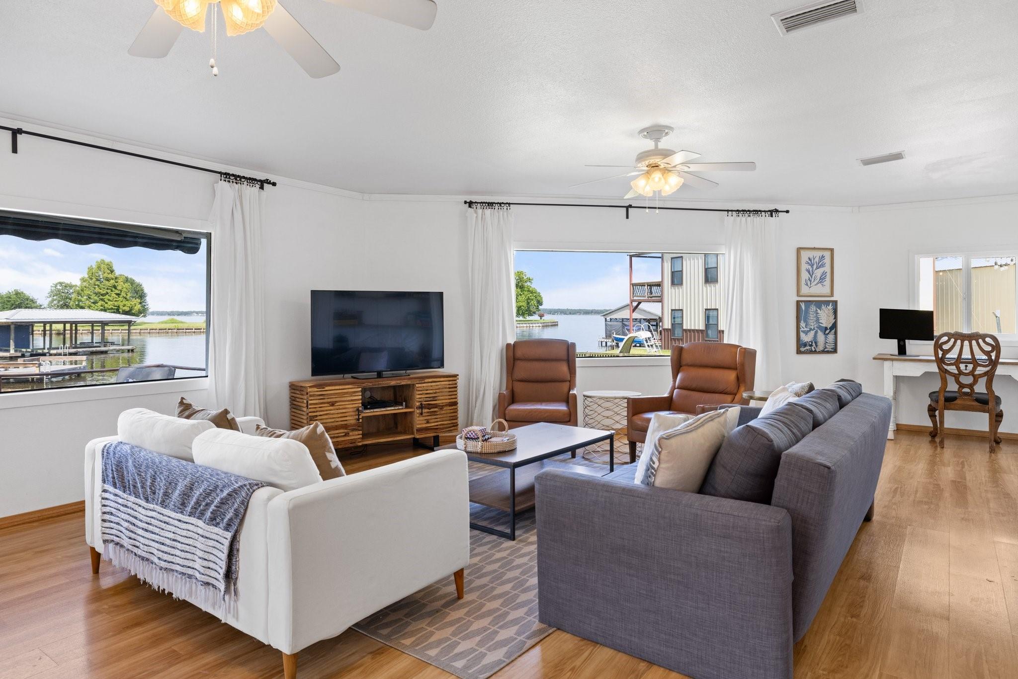 Thornton, Texas, 76687, United States, 5 Bedrooms Bedrooms, ,4 BathroomsBathrooms,Residential,Forsale,1936509