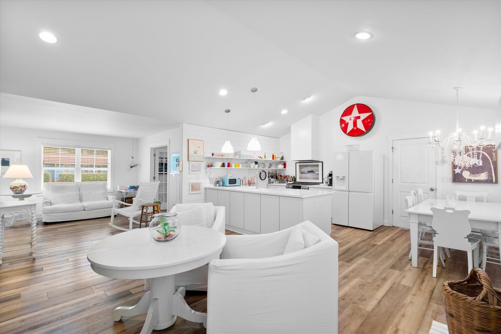 Mount Pleasant, South Carolina, 29464, United States, 3 Bedrooms Bedrooms, ,2 BathroomsBathrooms,Residential,Forsale,1953165