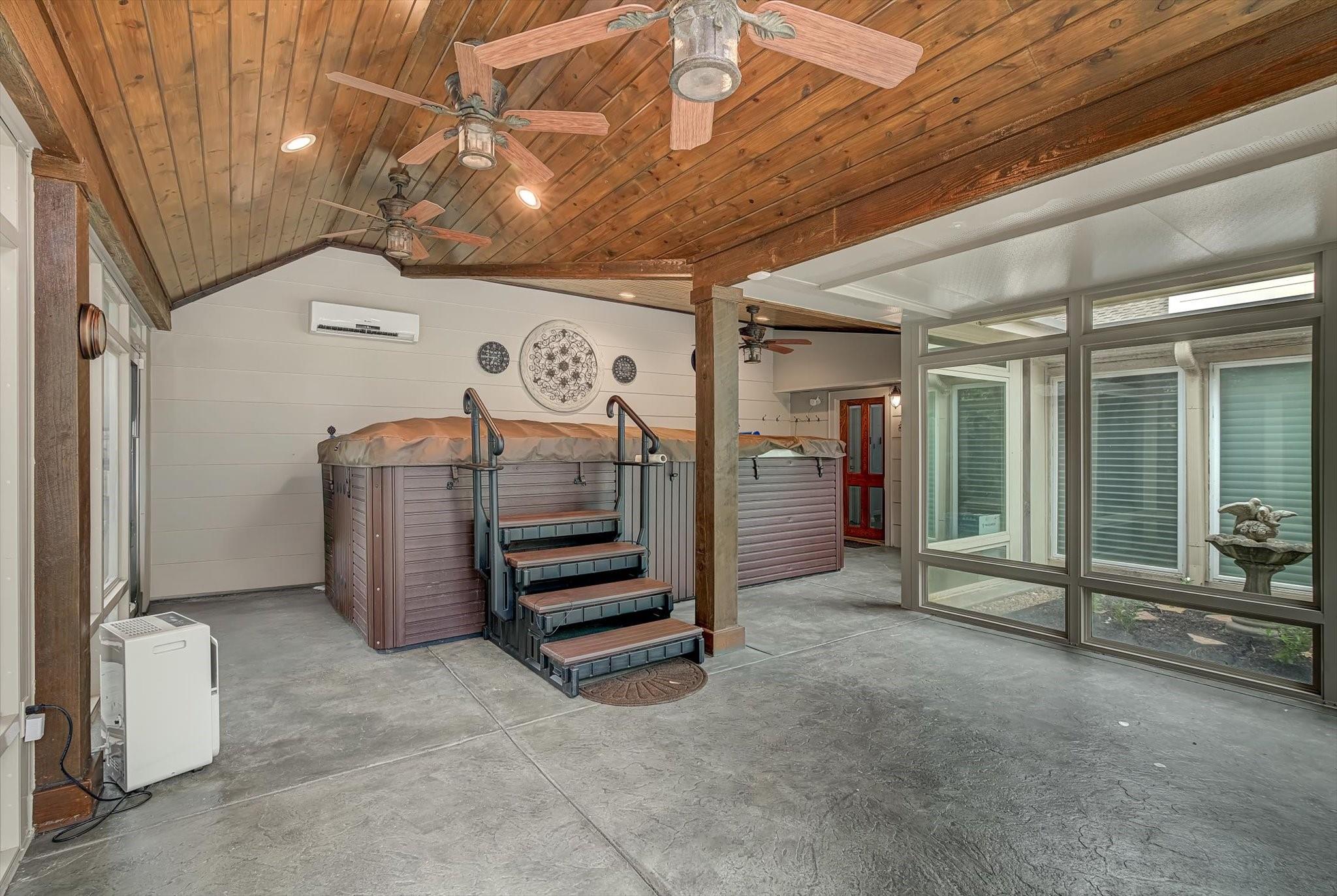 Houston, Texas, 77043, United States, 5 Bedrooms Bedrooms, ,3 BathroomsBathrooms,Residential,Forsale,1936502